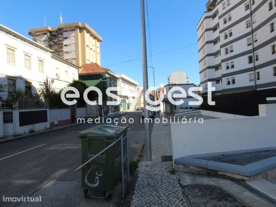 Espaço comercial 600m2 Zona do Calhabé