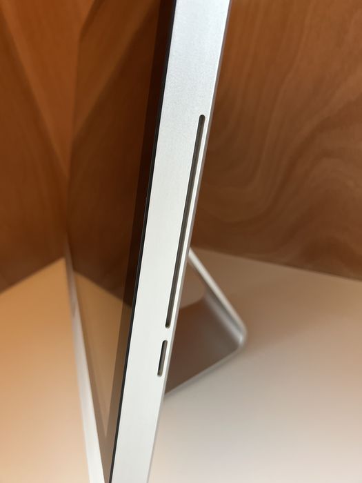 Primeiro modelo iMac de 27” A1312443860838924963841