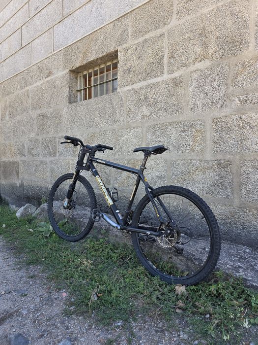 Vendo uma bicicleta Cannondale Lefty