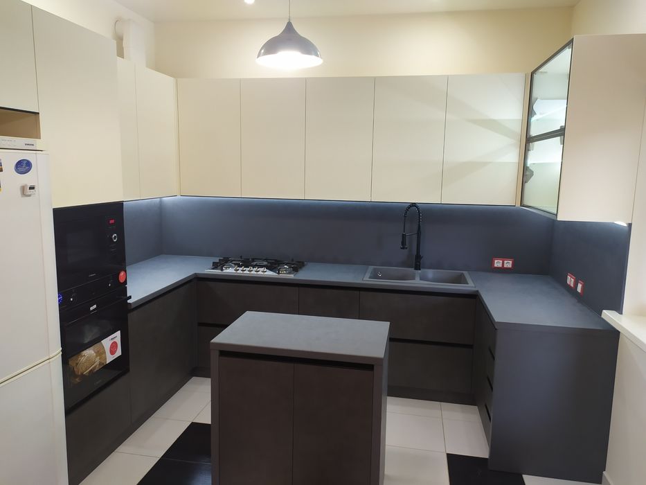 Кухні, шафи, комоди...