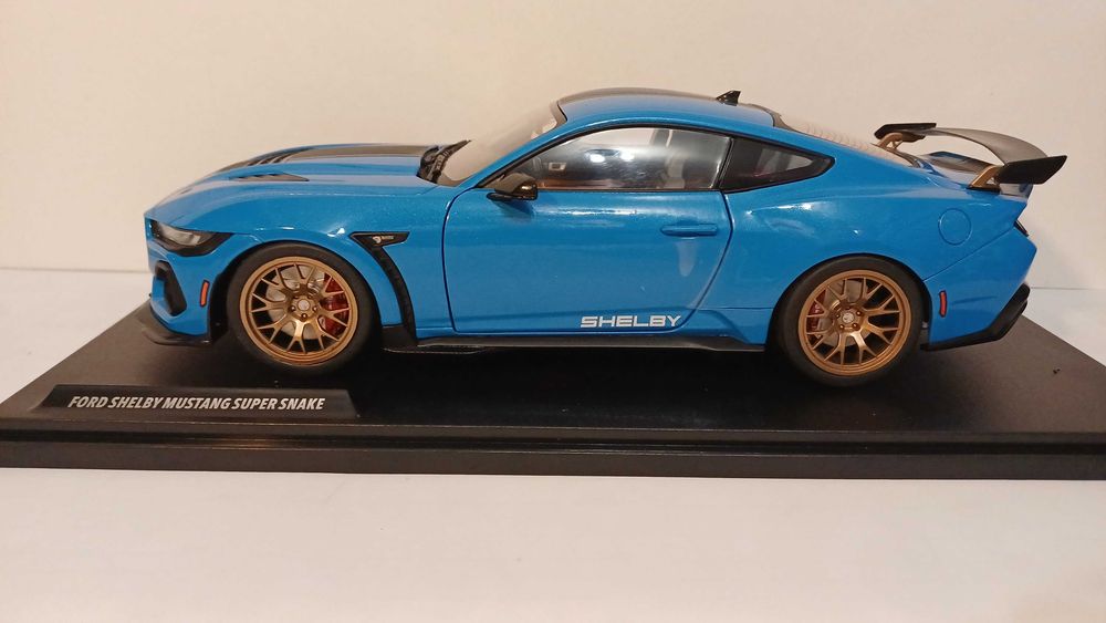 1/18 Ford Shelby Mustang Super Snake az - Solido