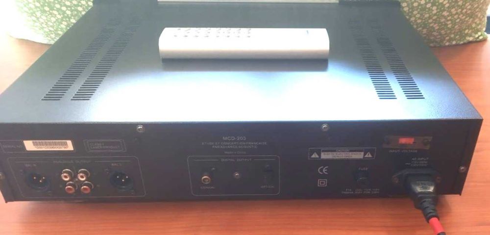 Leitor de CD Advance Acoustic MCD 203 (Avariado)