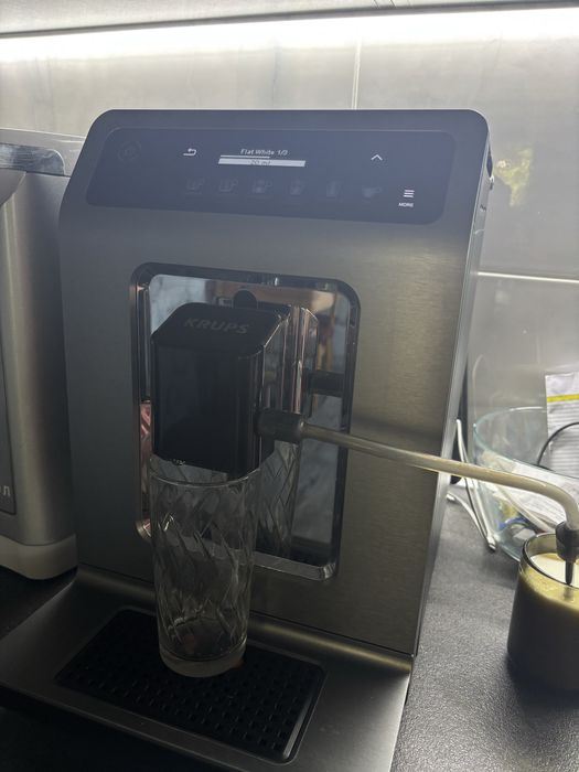 Кофемашина Krups з сенсорною панелею управління