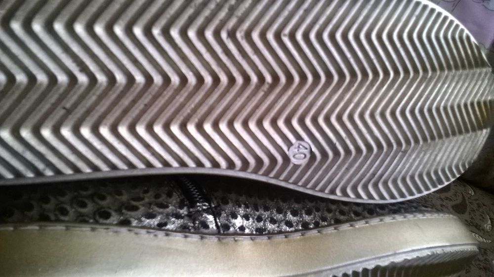 Botki Venezia Oro-Nero. rozm.40. skóra