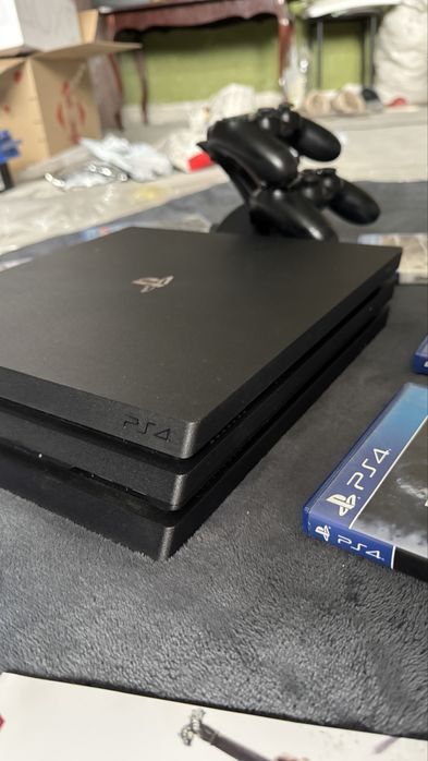 PlayStation 4 Pro 1TB + 2 DualShock V2 + Док-станція + Коробка