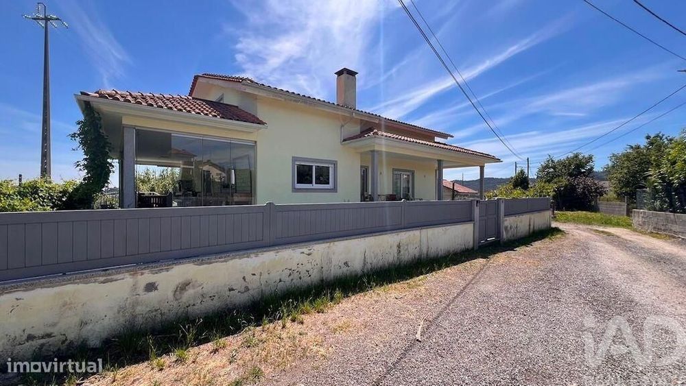 Moradia isolada T3 em Abraveses de 402 m2