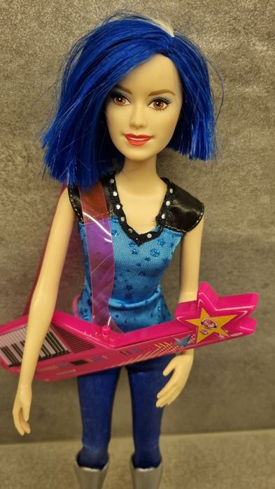 Lalka Barbie Zia z keyboard'em, rockowa księżniczka