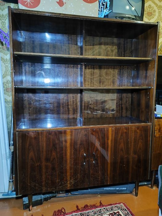 Продам лакову шафу