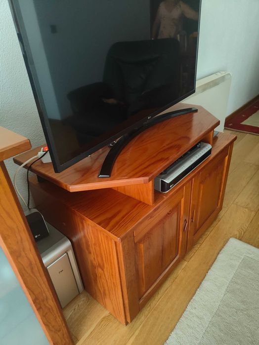 Móvel de TV em madeira maciça