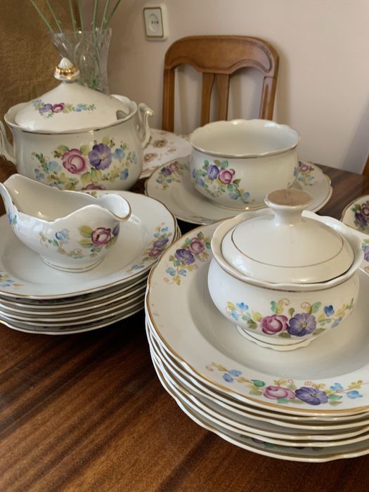 Фарфоровий столовий сервіз