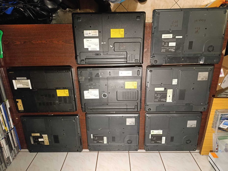 Laptopy Serii Fujitsu Siemens 10 sztuk sprawne