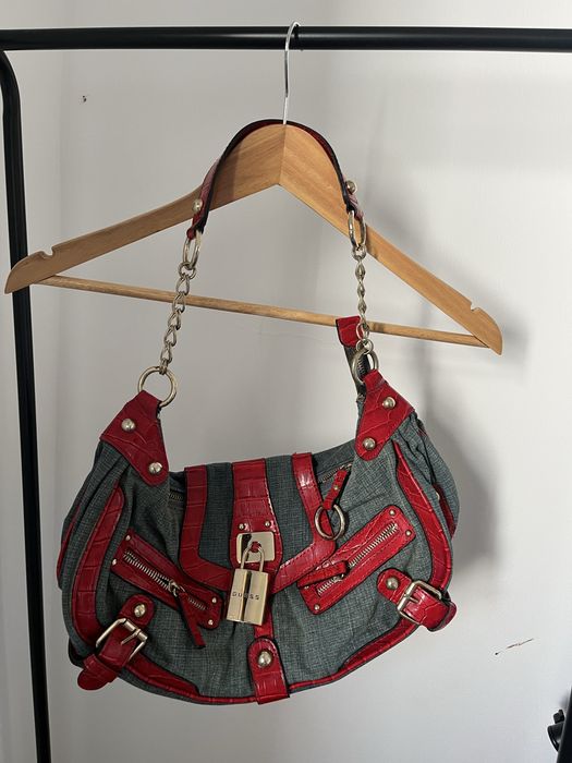 Bolsa Guess ganga e vermelha Y2K