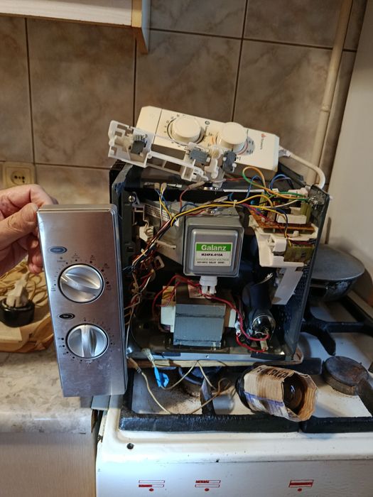 Продам микроволновую печь Gorenje на запчасти