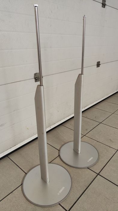 Suportes para colunas Yamaha
