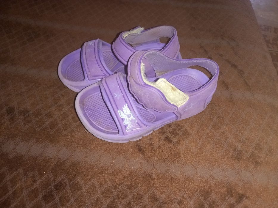 Дитяче взуття  23 розміру