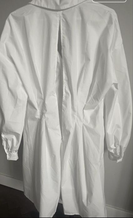 Koszula długa z bufiastymi rękawami.Nowa nie używana .