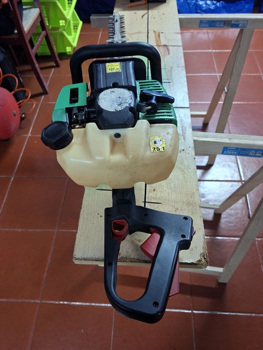 Corta sebes a gasolina