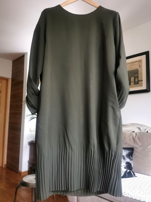 COS sukienka khaki plisowana