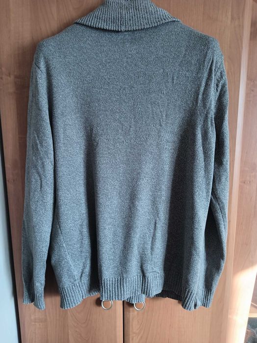 Sweter męski zapinany na guziki