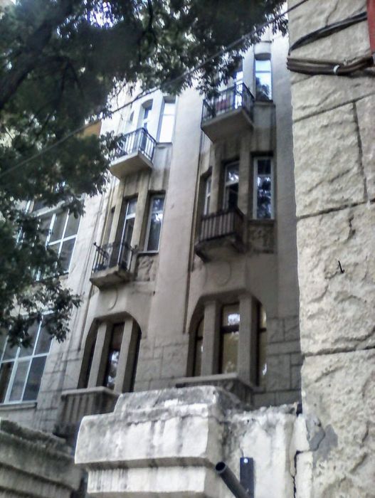 Маразліївська.Дівчатам, родині гарні умови на випадок блекауту