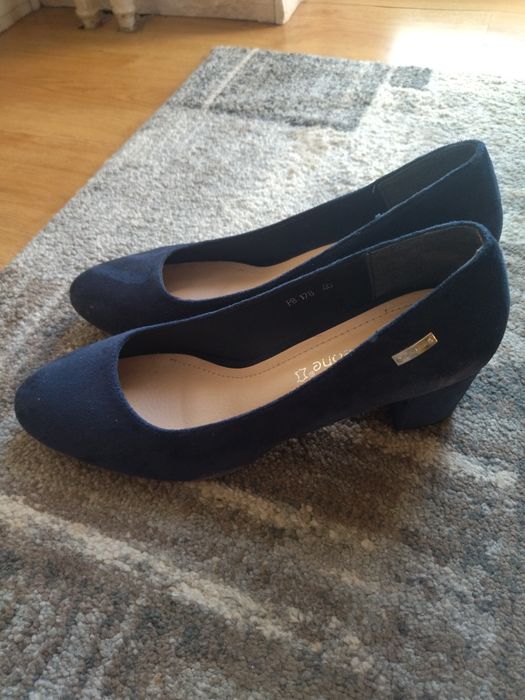 Sprzedam buty zamszowe