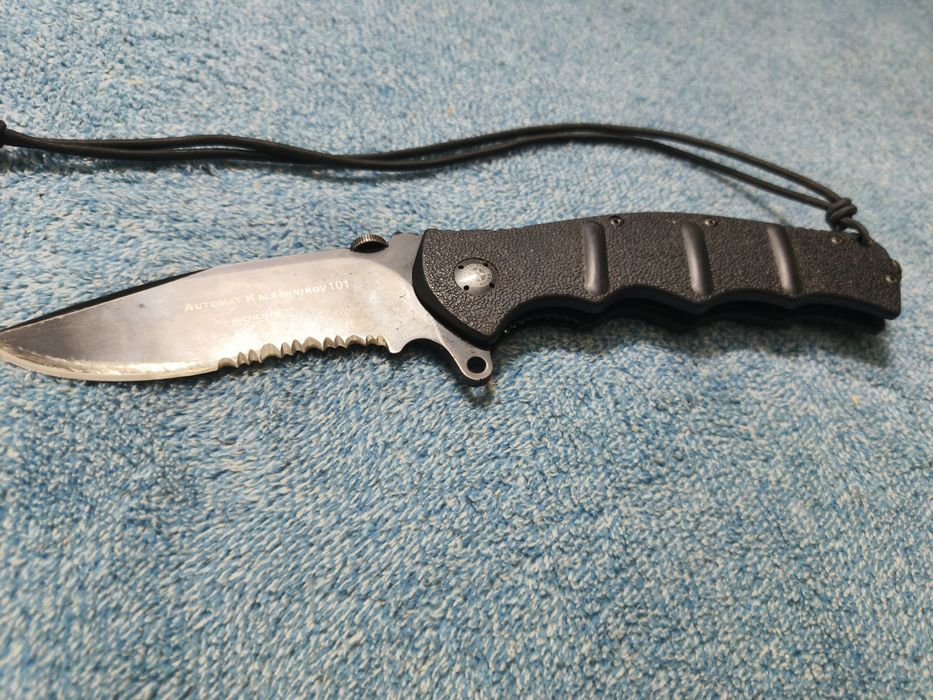 ніж "автомат калашников 101 бокер плюс"серрейторний.