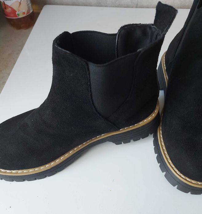 Nowe zamszowe czarne botki sztyblety