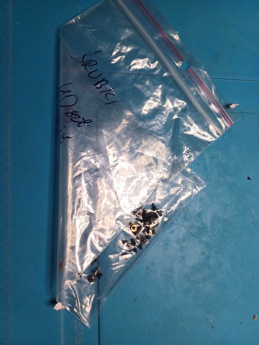 Śrubki 40 szt.Laptop Apple MacBook Pro 13 A1708–Oryginalna,z Demontażu