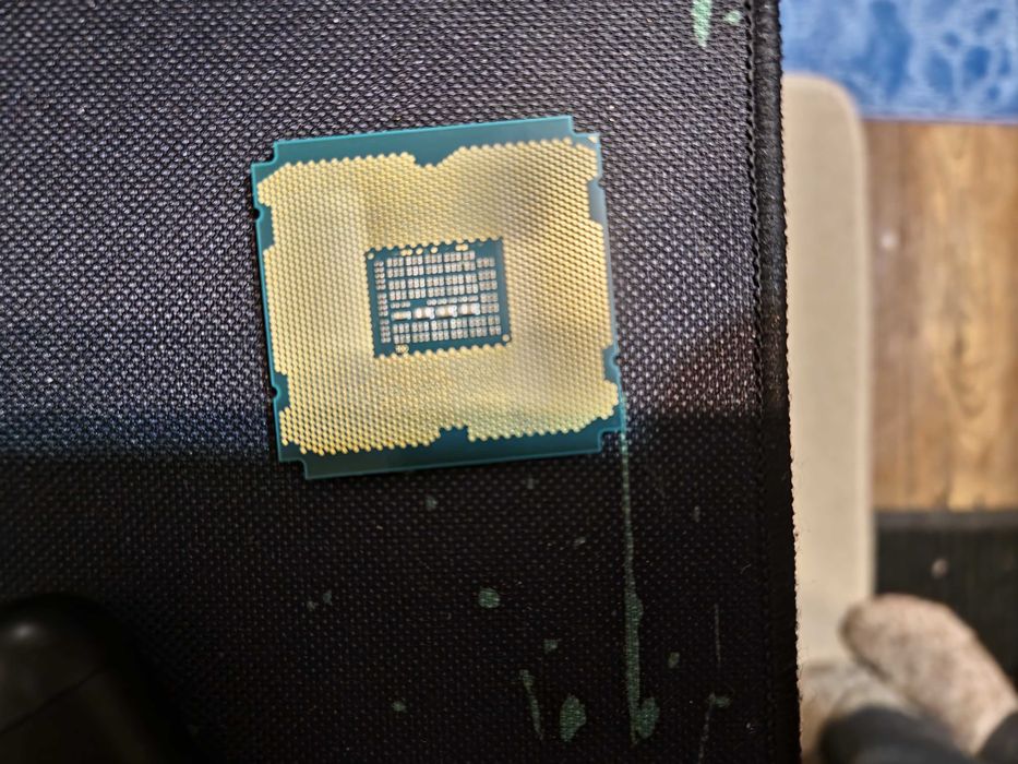 Intel xeon  E5-2697V2 soket 2011