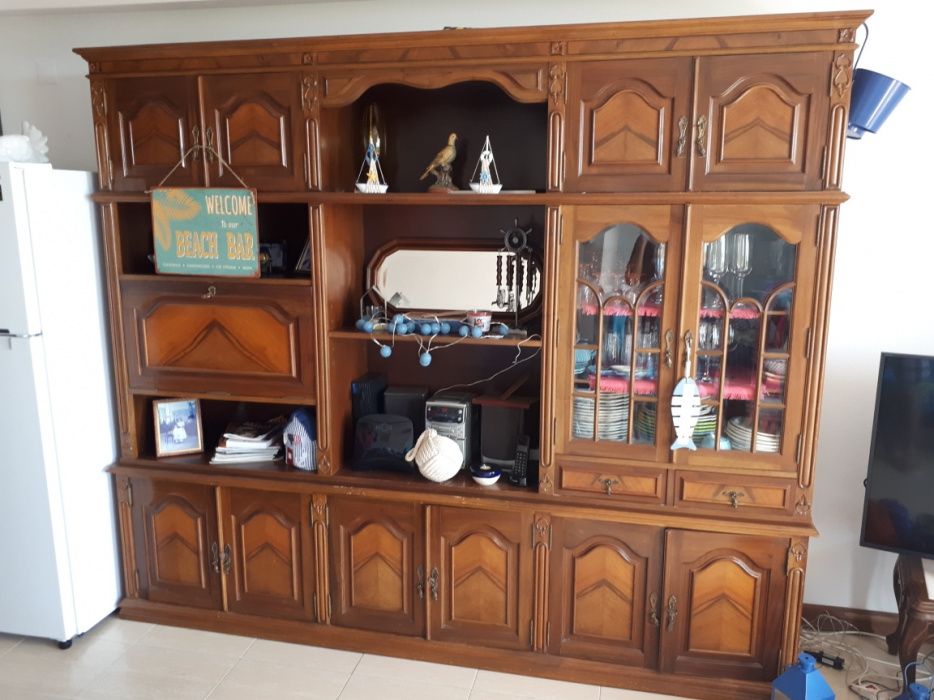 Móvel de sala em madeira maciça