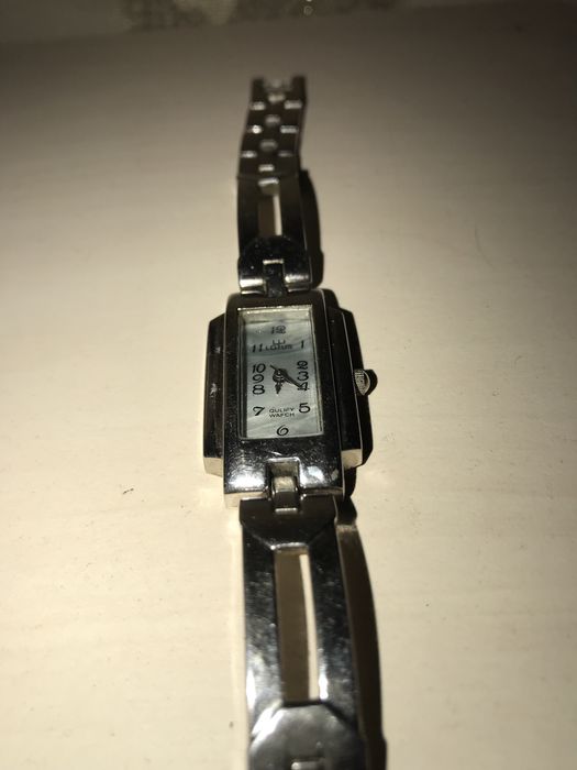 Срочно продам часы женские Lotus