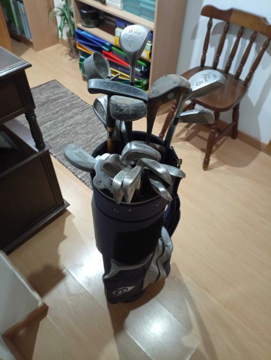 Saco com tacos de golfe + bolas