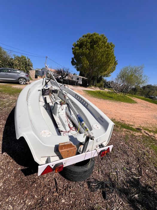 Laser Stratos 2000 Keel