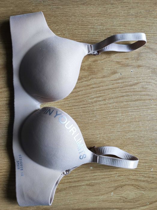 Безшовний бюстгалтер тілесного кольору без кісточок з пушапом 34/75