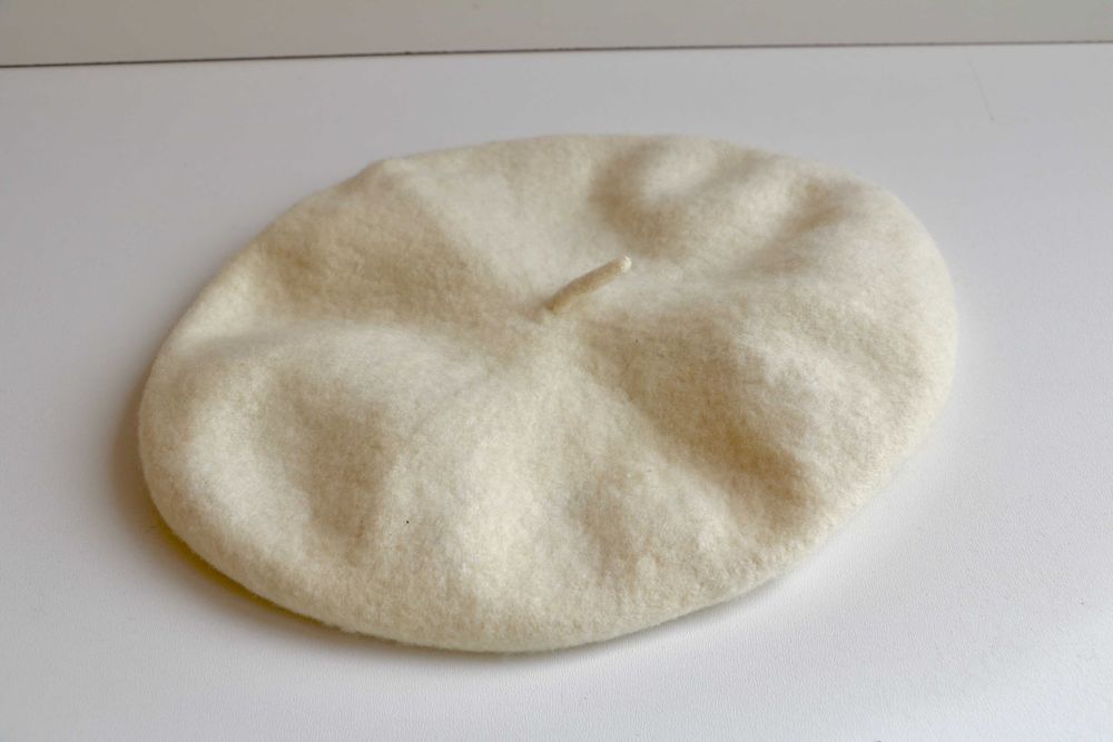 Берет класичний бежевий вовна