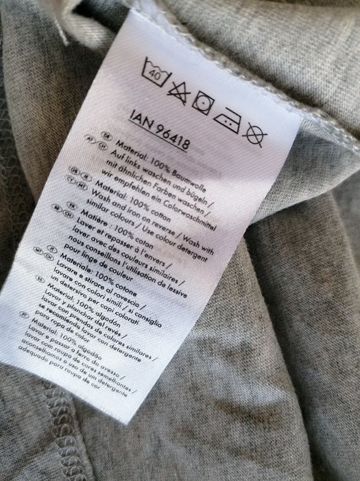 2 T-shirts MARVEL  novas