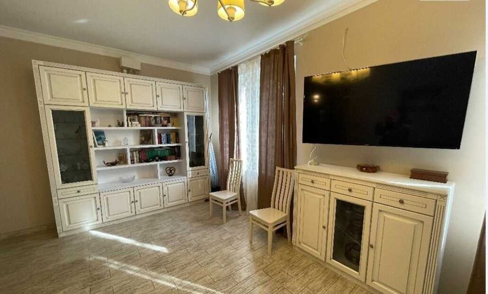 Дом в Червоном Хуторе , в доме остается все, отличное местоположение.