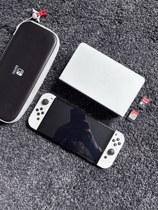 Consola Nintendo Switch Oled + 2 Jogos