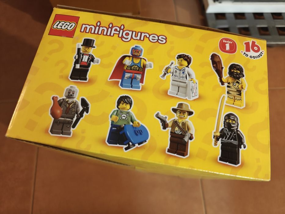 Caixa Display Original LEGO Minifigures Series 1 (8683) - Ano 2010 - Vazia