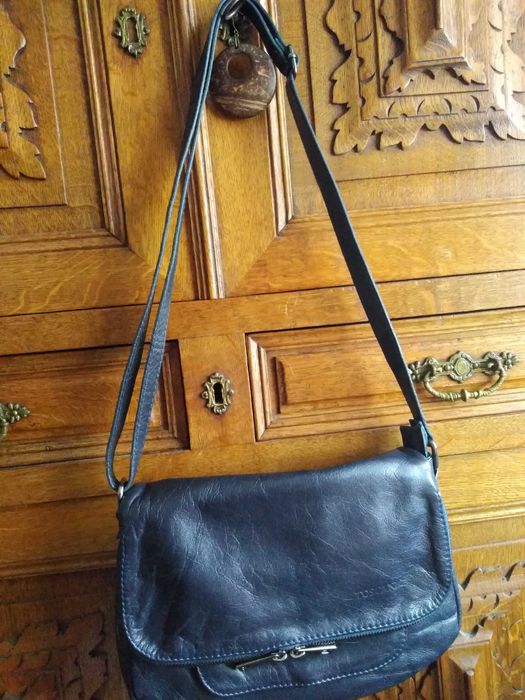 Śliczna, modna granatowa torba, firmy Toscanio. Na paseczku.