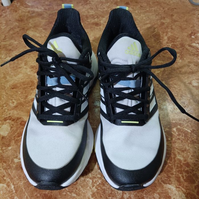 Взуття ,кросівки б/ в