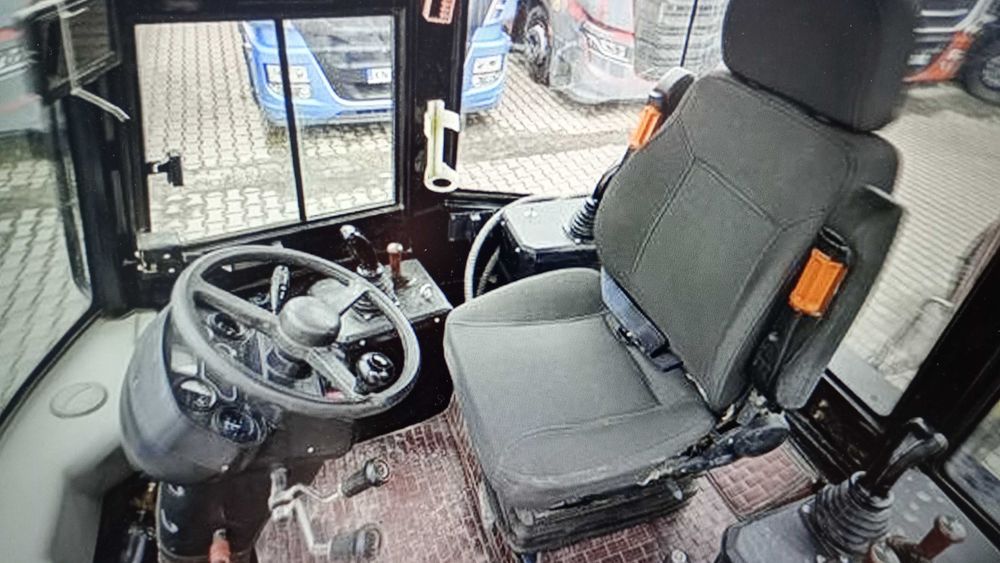 Koparko -ładowarka Kingway  o udźwigu 1600 kg