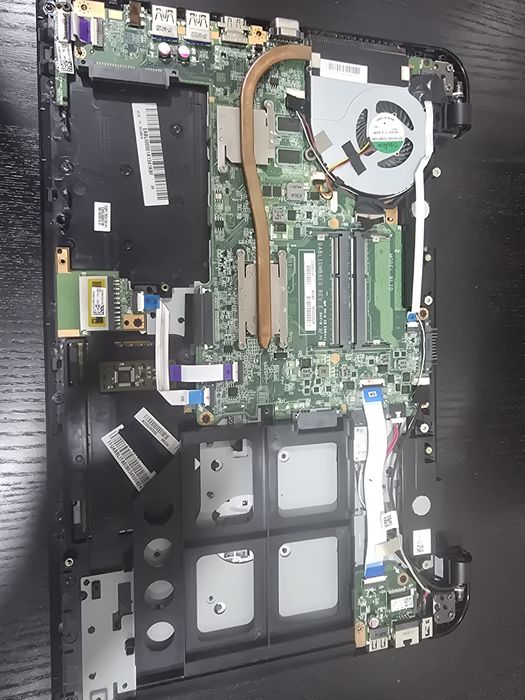 Portátil Toshiba Satélite L50-B-1U8 para peças