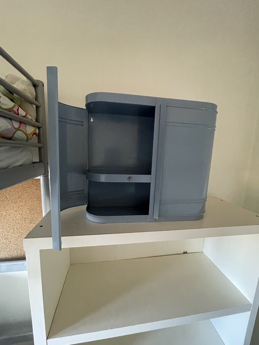 Armario em ferro lacado a azul casa banho ikea