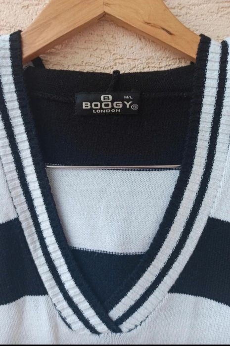 Camisola às riscas capuz