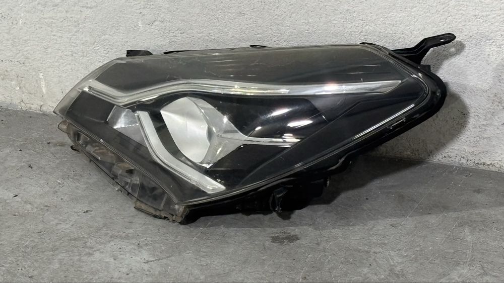 Farol Dianteiro Esquerdo Toyota Yaris — HIR2 + Projetor + LED Diurno
