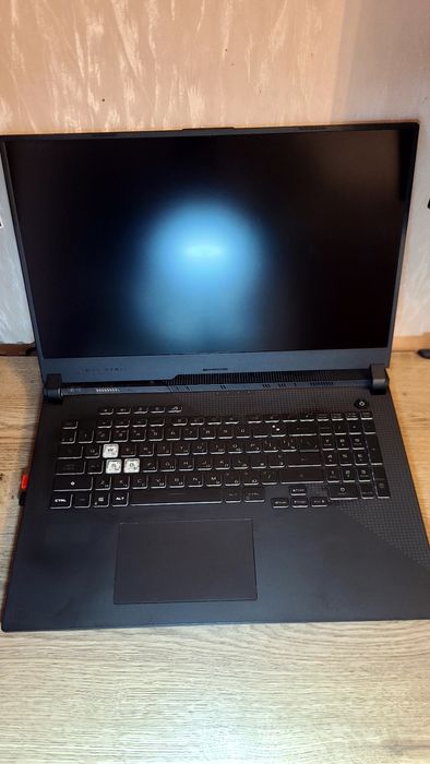 Rog STRIX g17 713 r9 5900hx, 6800m 12 gb, 32 gb ram 1t ssd,