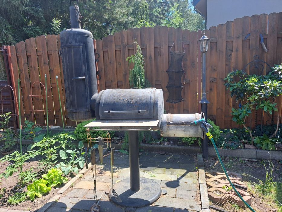 Grill i wędzarnia w jednym