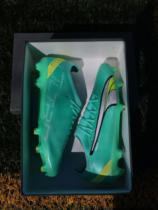 Продам футбольні бутси Puma Ultra Ultimate FG/AG 43р. + безкоштовно віддам новий м'яч Pallone Roteo Ufficiale CSI N°4