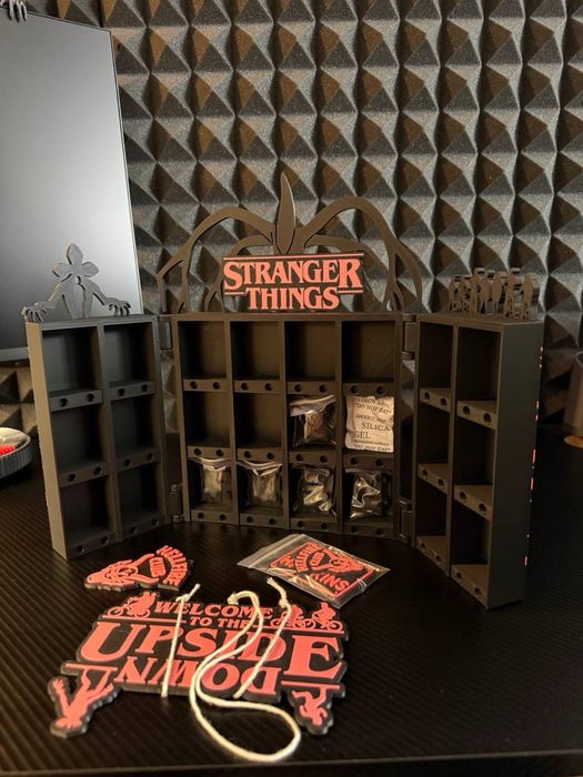 В НАЯВНОСТІ! Поличка підставка для фігурок Stranger Things Funko Pop